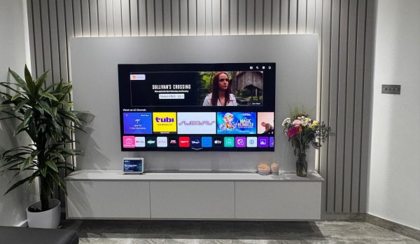 Contemporary Living Room TV Wall with Wooden Slat Accent - Dreamline Interiors Contemporary Living Room TV Wall with Wooden Slat Accent