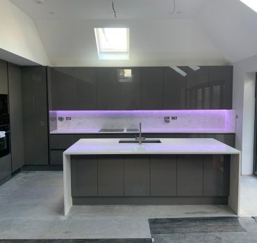 Contemporary Kitchen with LED Backsplash Lighting - Dreamline Interiors