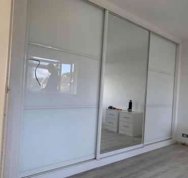 Three-Door Sliding Wardrobe with Mirror